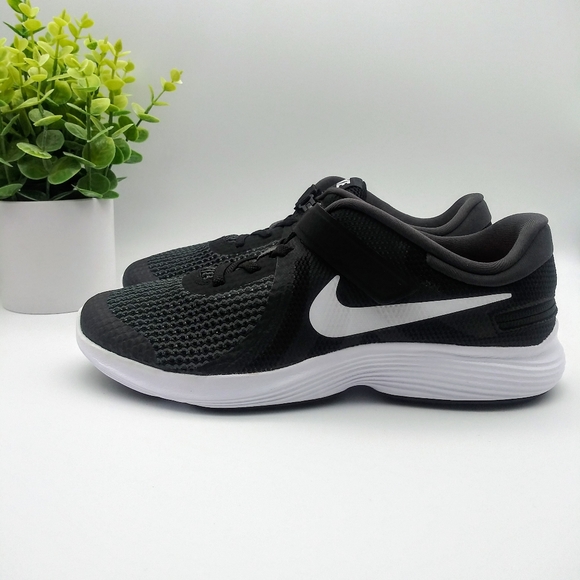 nike revolution 4 flyease women's running shoe